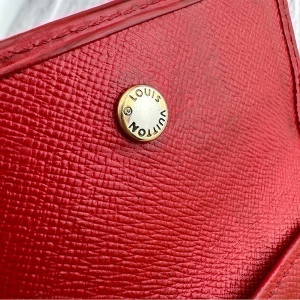 AUTHENTIC Louis Vuitton key holder. Previously owned. Color: Castilian red. - Picture 7 of 16